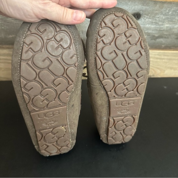 UGG Women's Dakota Brown Suede Cozy Slippers Sherpa Lined Slip On Size 7 - Picture 7 of 9